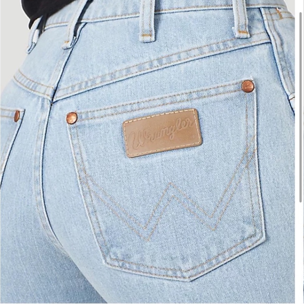 Wrangler Light Wash Denim Jeans - Gives the Best Booty !!